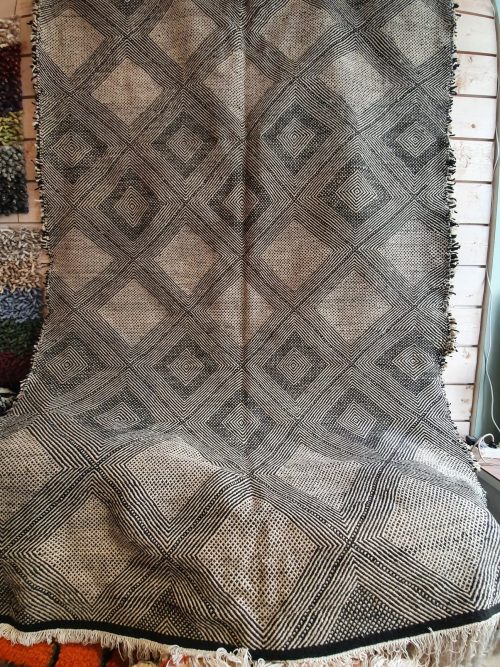 tapis kilim noir et blanc laine