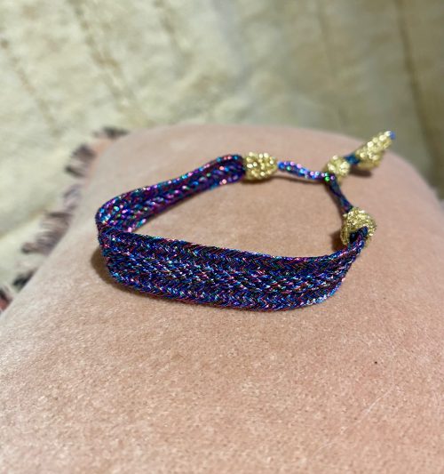 bracelet tissé à la main en fil brillant violet